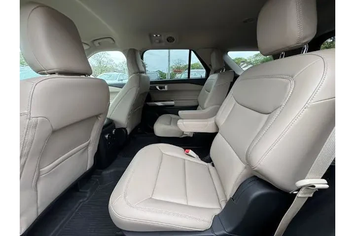 $32900 : Ford Explorer 2023 AWD XLT 4 image 3