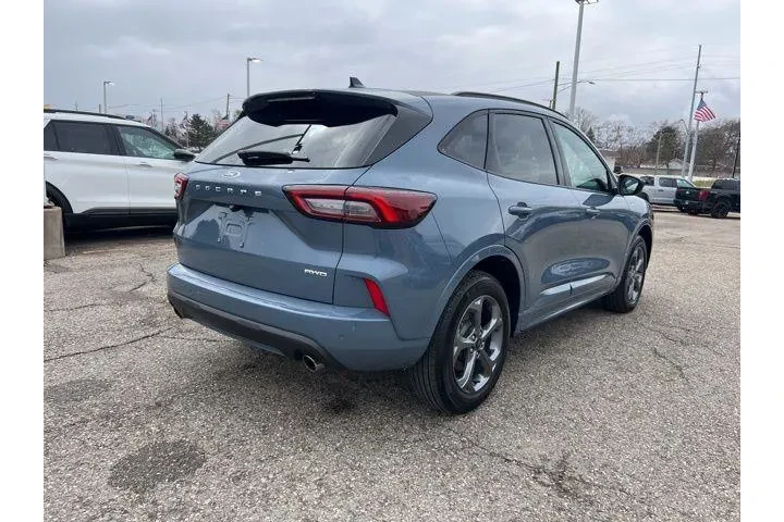$24822 : Ford Escape 2024 AWD ST-Line image 4