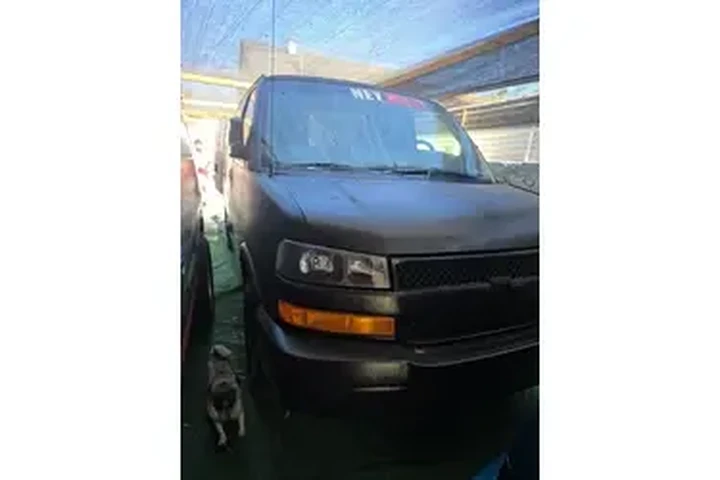 $7 : Chevrolet 2004 v8 2500 image 1