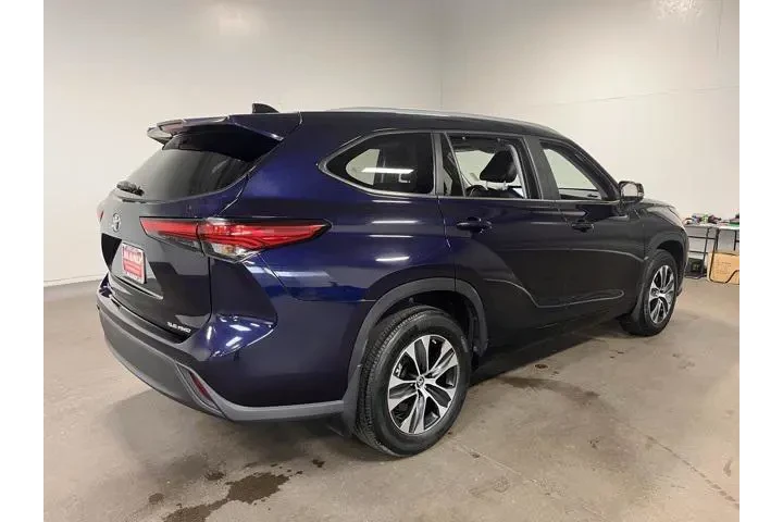 $33989 : Toyota Highlander 2023 AWD X image 3