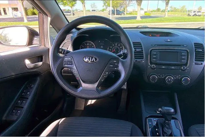 $11985 : Kia Forte 2017 S 4dr Sedan image 2