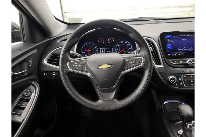 $17998 : Chevrolet Malibu 2023 LT 4dr image 10