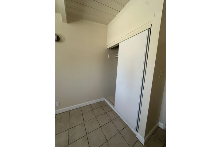 $2700 : Victorville image 4