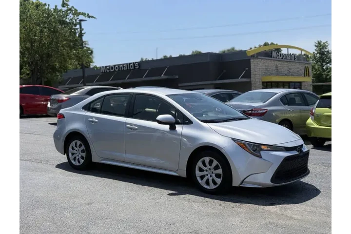 $17995 : 2022 Corolla LE image 2
