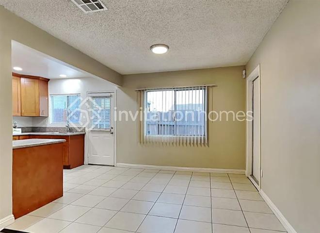 $2145 : 3Bed House for rent in Carson image 3