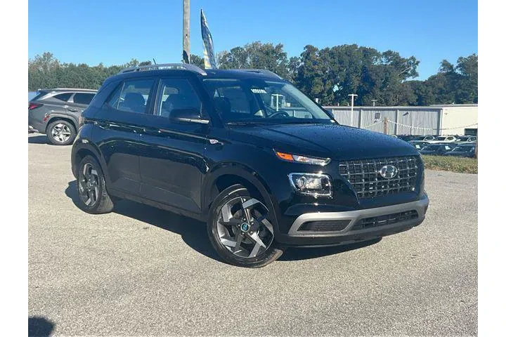 $23311 : Hyundai VENUE 2026 SEL 4dr C image 2