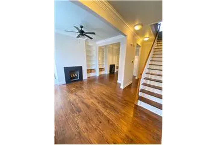 $2400 : Rental property with 2 bedro image 3