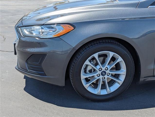 $12800 : 2019 Fusion SE image 8