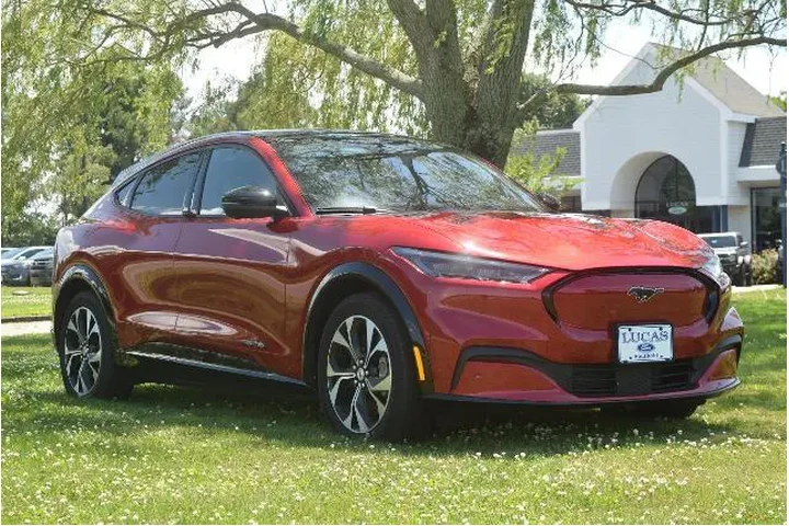 $29750 : Ford Mustang Mach-E 2023 AWD image 1