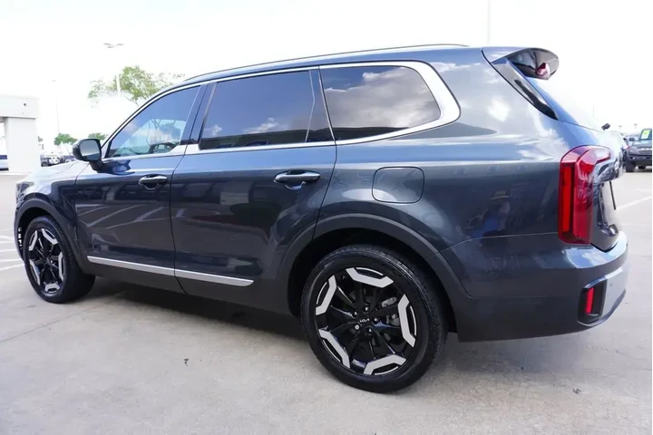 $33888 : Kia Telluride 2024 AWD S 4dr image 4