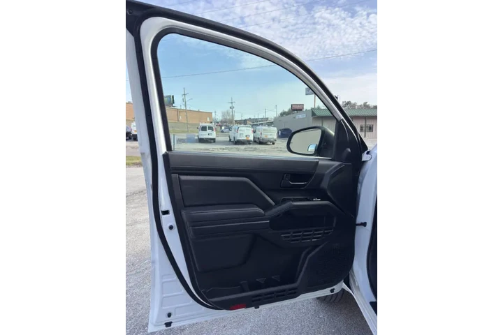 $32750 : 2025 Tacoma SR image 9