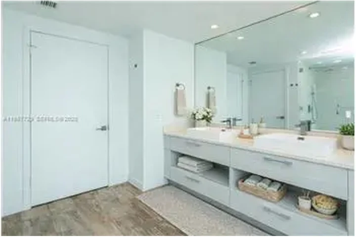 $6000 : Rental property with 2 bedro image 9