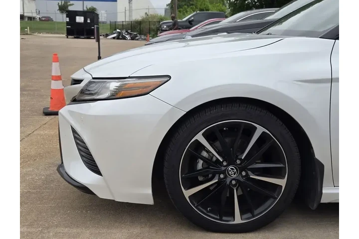 $22458 : Toyota Camry 2018 XLE V6 4dr image 9