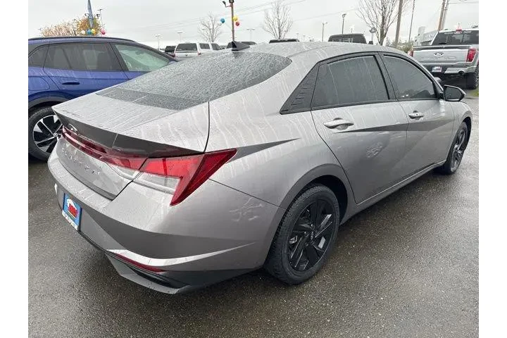 $17974 : Hyundai ELANTRA 2023 SEL 4dr image 3