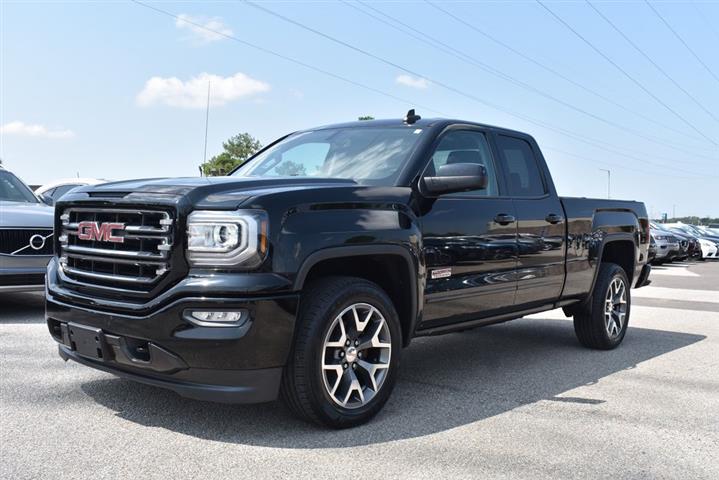 2018 GMC Sierra 1500 SLT image 1