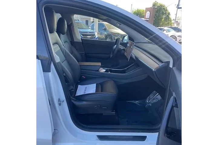 $28995 : Tesla Model Y 2021 AWD Long image 4