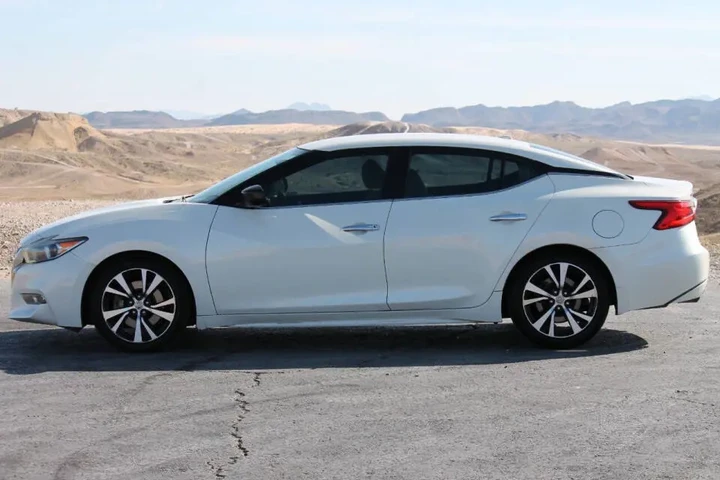 $10995 : 2016 Maxima 3.5 S image 5