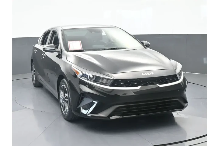 $15298 : Kia Forte 2024 LXS 4dr Sedan image 9