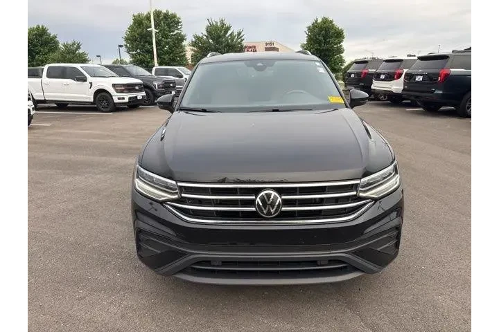 $22500 : Volkswagen Tiguan 2024 SE 4d image 2