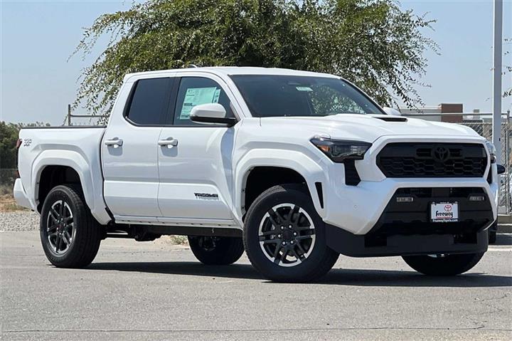 $49874 : New 2024 Tacoma TRD Sport Dou image 2