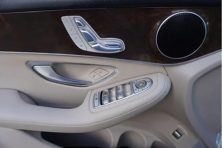 $17988 : Mercedes-Benz GLC 2018 GLC 3 image 9