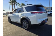 $26991 : Nissan Pathfinder 2022 AWD S thumbnail