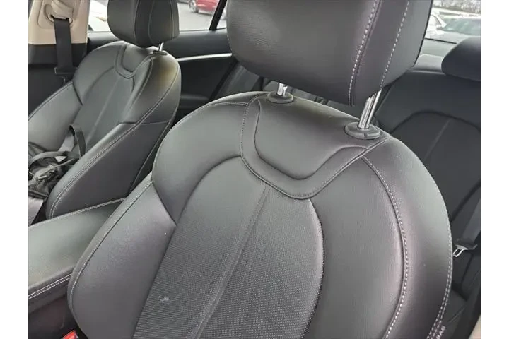 $25991 : Genesis G70 2023 2.0T 4dr Se image 5