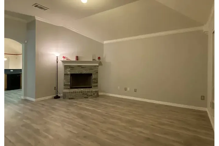 $1200 : RENT AVAILABLE NOW DALLAS TX image 6