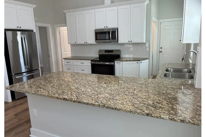 $850 : charm natural  hardwood Home image 4