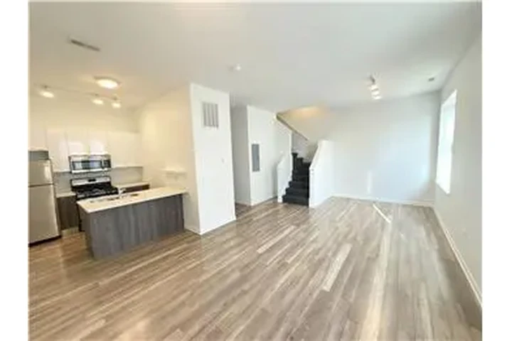 $3250 : Rental property with 3 bedro image 1