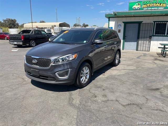 $12950 : 2017 Sorento LX SUV image 3