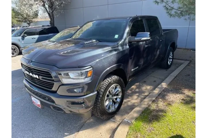 $31300 : Ram 1500 2020 4x4 Laramie 4d image 2