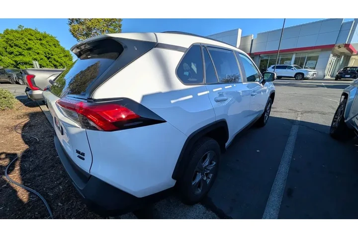 $32990 : 2024 RAV4 XLE image 5