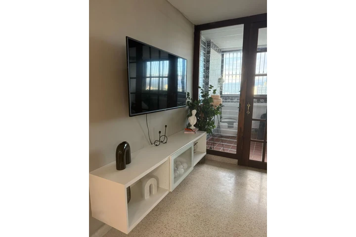 $1600 : Twin Towers Apto. Amueblado image 2
