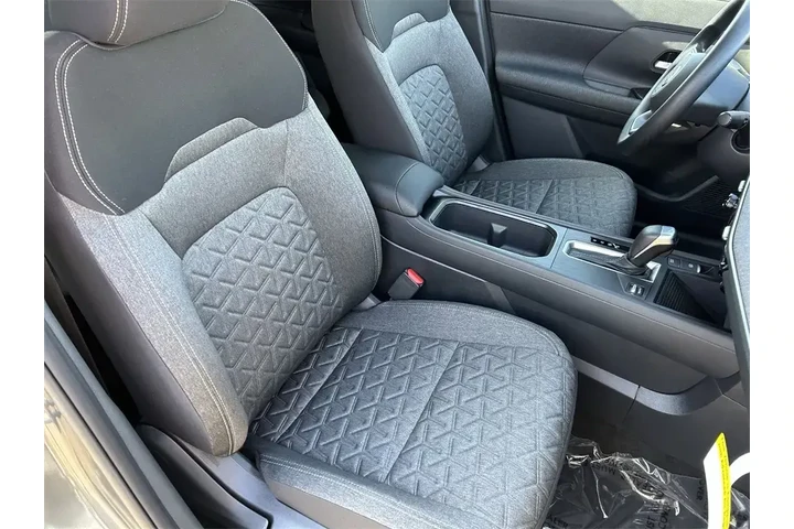 $26860 : Nissan Kicks 2026 SV 4dr Cro image 10