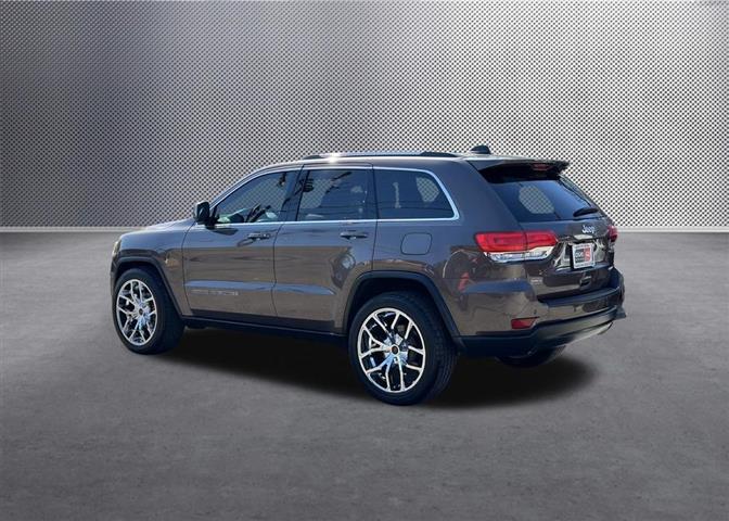 $16201 : 2017 Grand Cherokee Laredo image 5