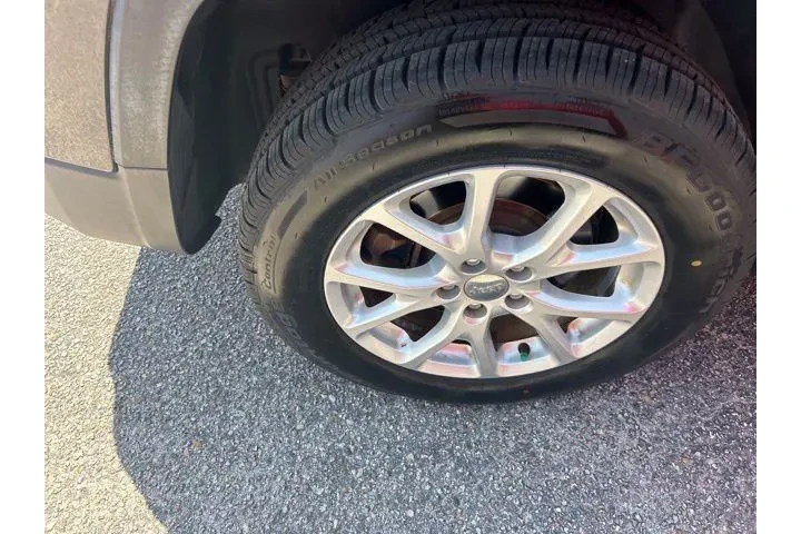 $11235 : Jeep Cherokee 2014 4x4 Latit image 6