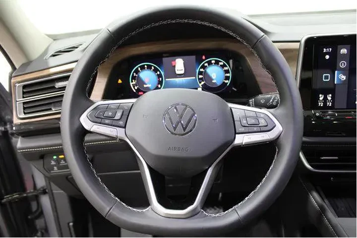 $37923 : Volkswagen Atlas 2025 AWD SE image 9