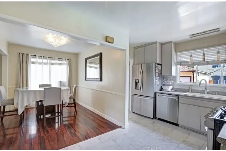 $1575 : Downey Renta Listo!! image 6