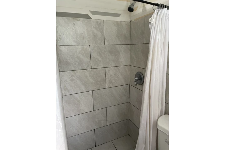 $670 : Separate entrance Room image 4