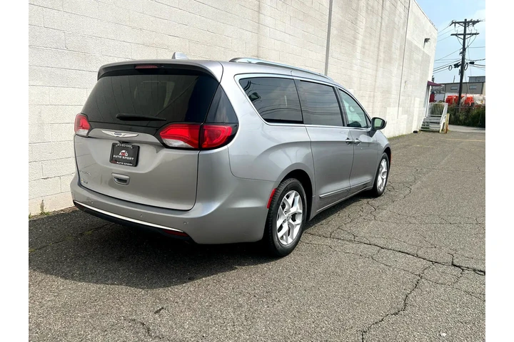$14995 : 2018 Pacifica Touring L Plus image 8