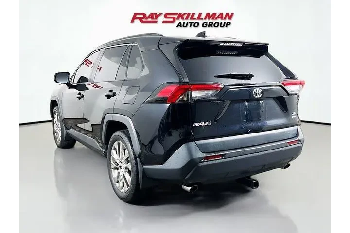 $28975 : Toyota RAV4 2021 AWD XLE Pre image 5