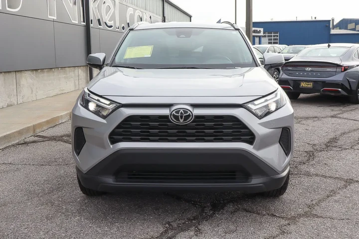 $25988 : 2024 RAV4 XLE FWD image 2