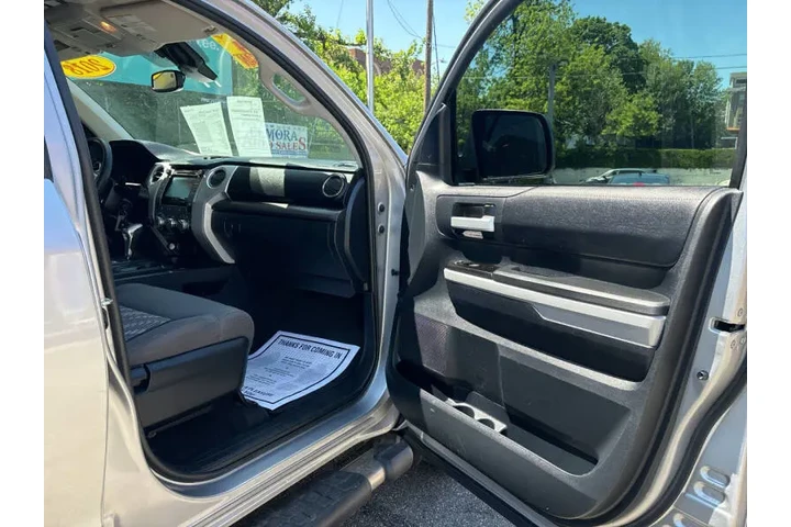$28499 : 2018 Tundra SR5 image 8