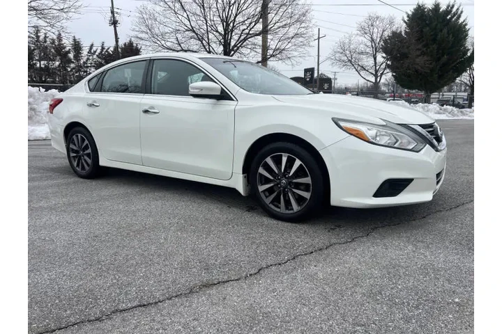 $8500 : 2016 Altima 2.5 SV image 5