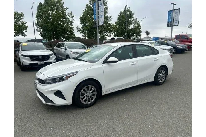 $19998 : Kia Forte 2024 LX 4dr Sedan image 5