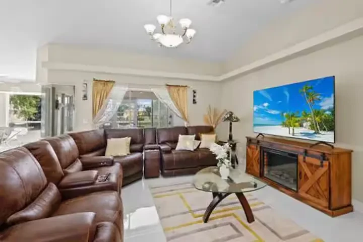 $2000 : Rento Casa En Cape Coral image 2