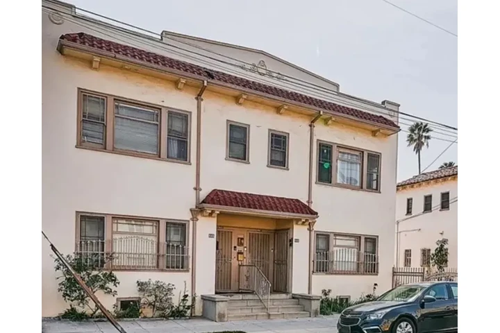 $2100 : 3Bed 2Bath Apt in LA for rent image 1