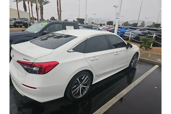 $26144 : Honda Civic 2024 Touring 4dr image 2