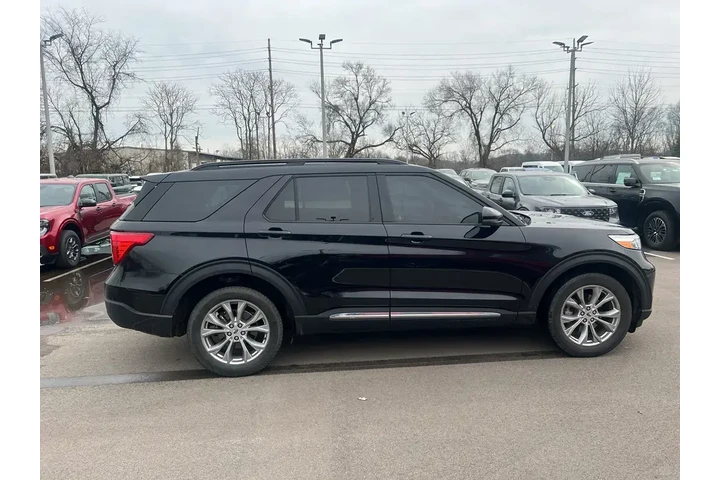 $30573 : Ford Explorer 2024 AWD XLT 4 image 8